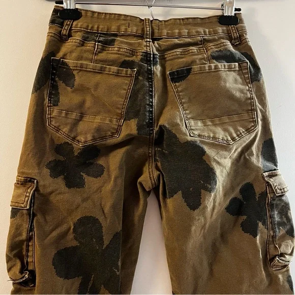 Smoke Rise NY | Cargo-Style Patterned Pants - Picture 7 of 12